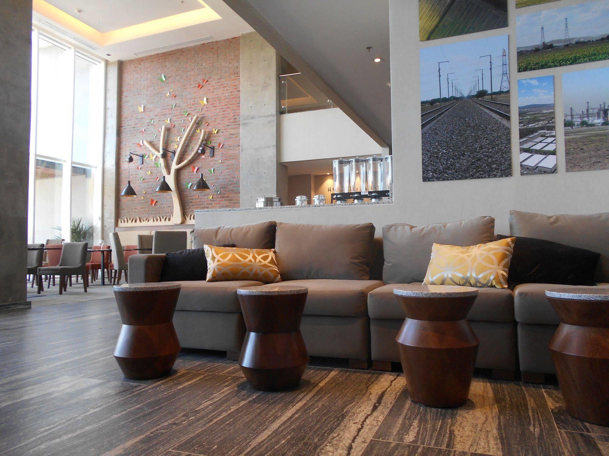 Homewood Suites By Hilton Silao Airport Exterior foto